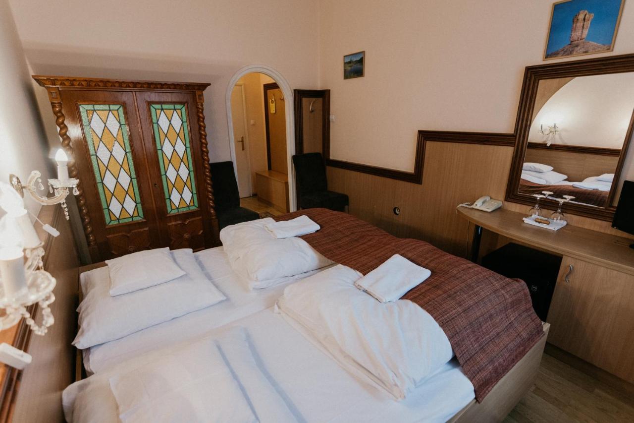 Tisza Hotel Szeged Bagian luar foto