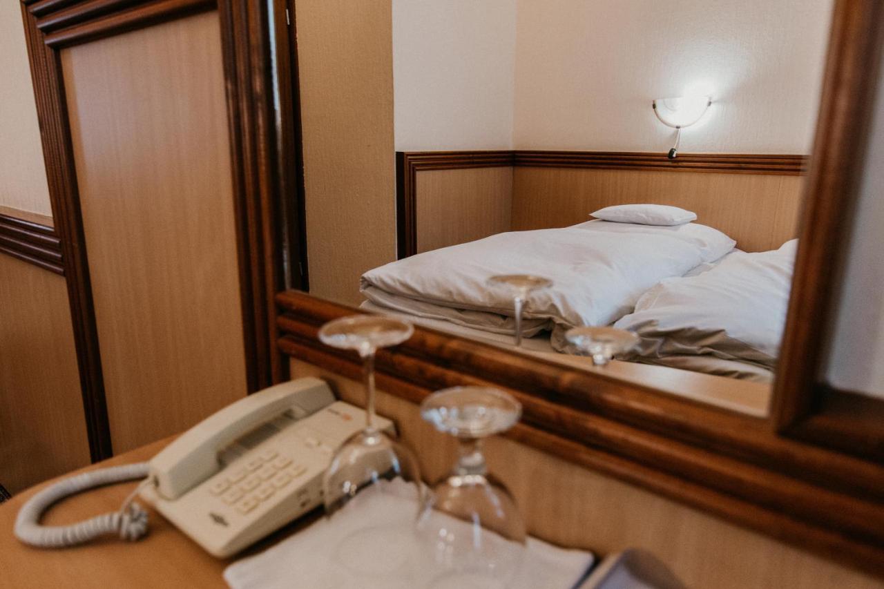 Tisza Hotel Szeged Bagian luar foto