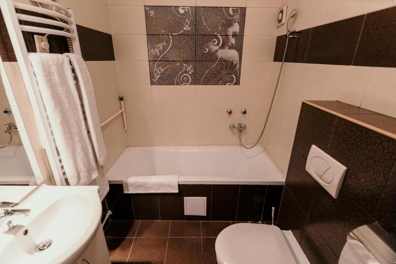 Tisza Hotel Szeged Bagian luar foto